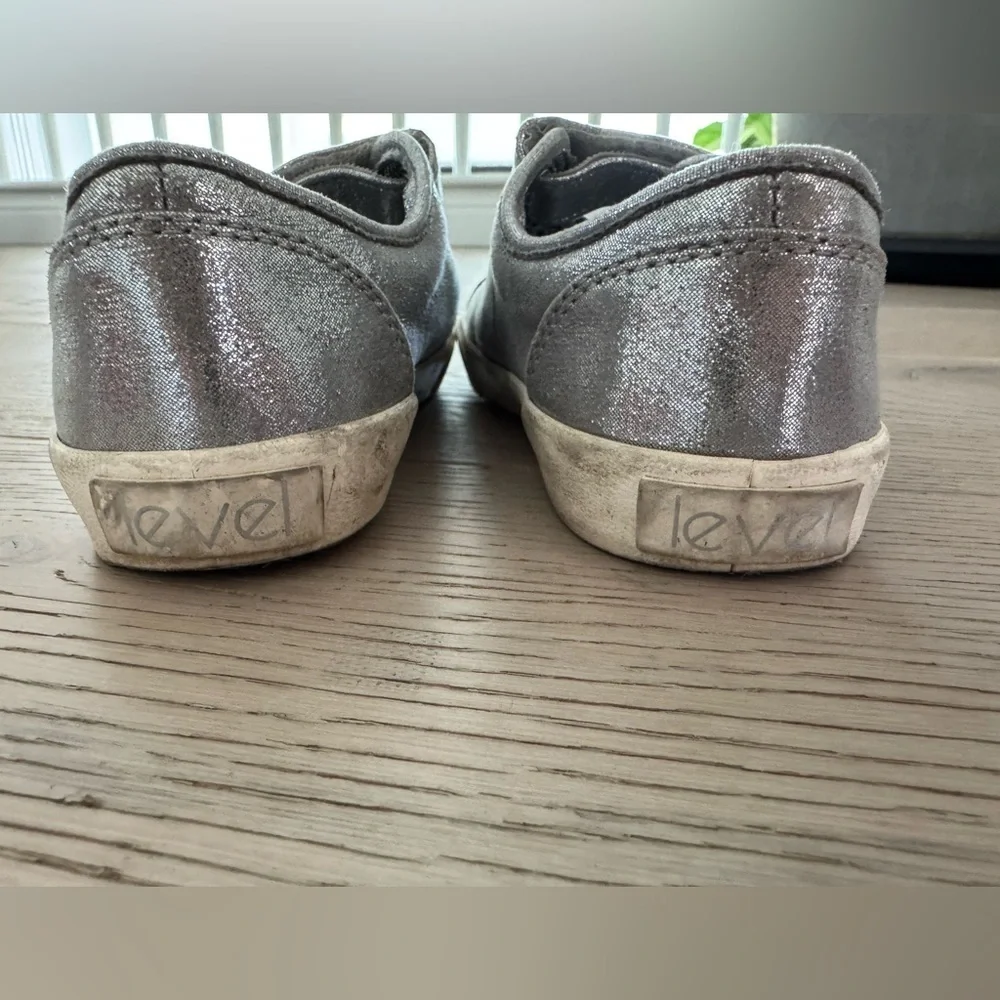 Girls Level Brand Grace Level Silver color size US 12